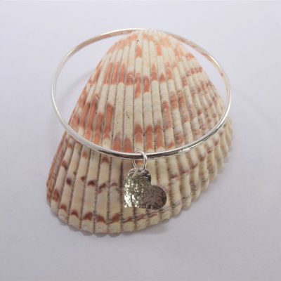 BA03. Hammered bangle with heart charm