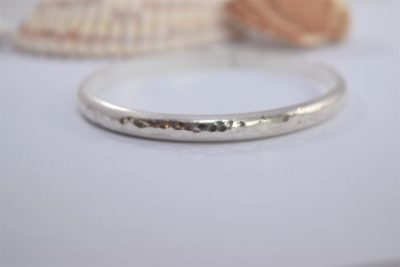 BA04. Silver hammered bangle