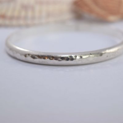 BA04. Silver hammered bangle