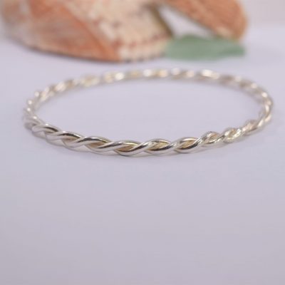 BA06. Twisted silver bangle