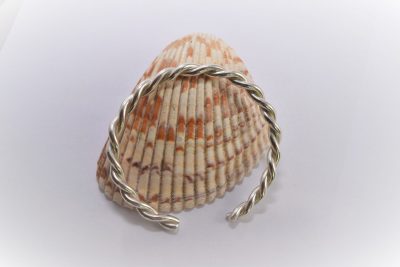BA07. Twisted open bangle
