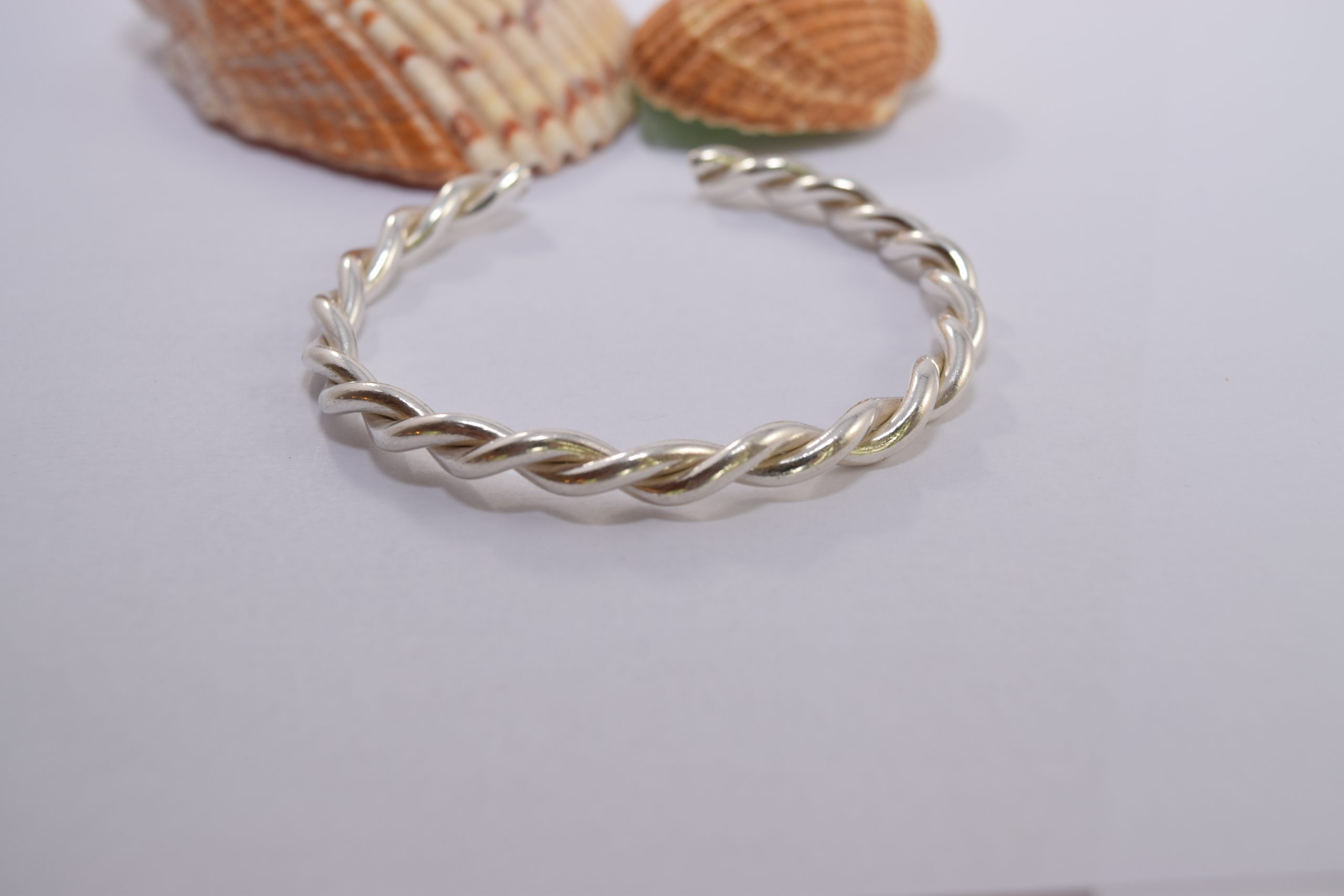 BA07. Twisted open bangle - Image 3
