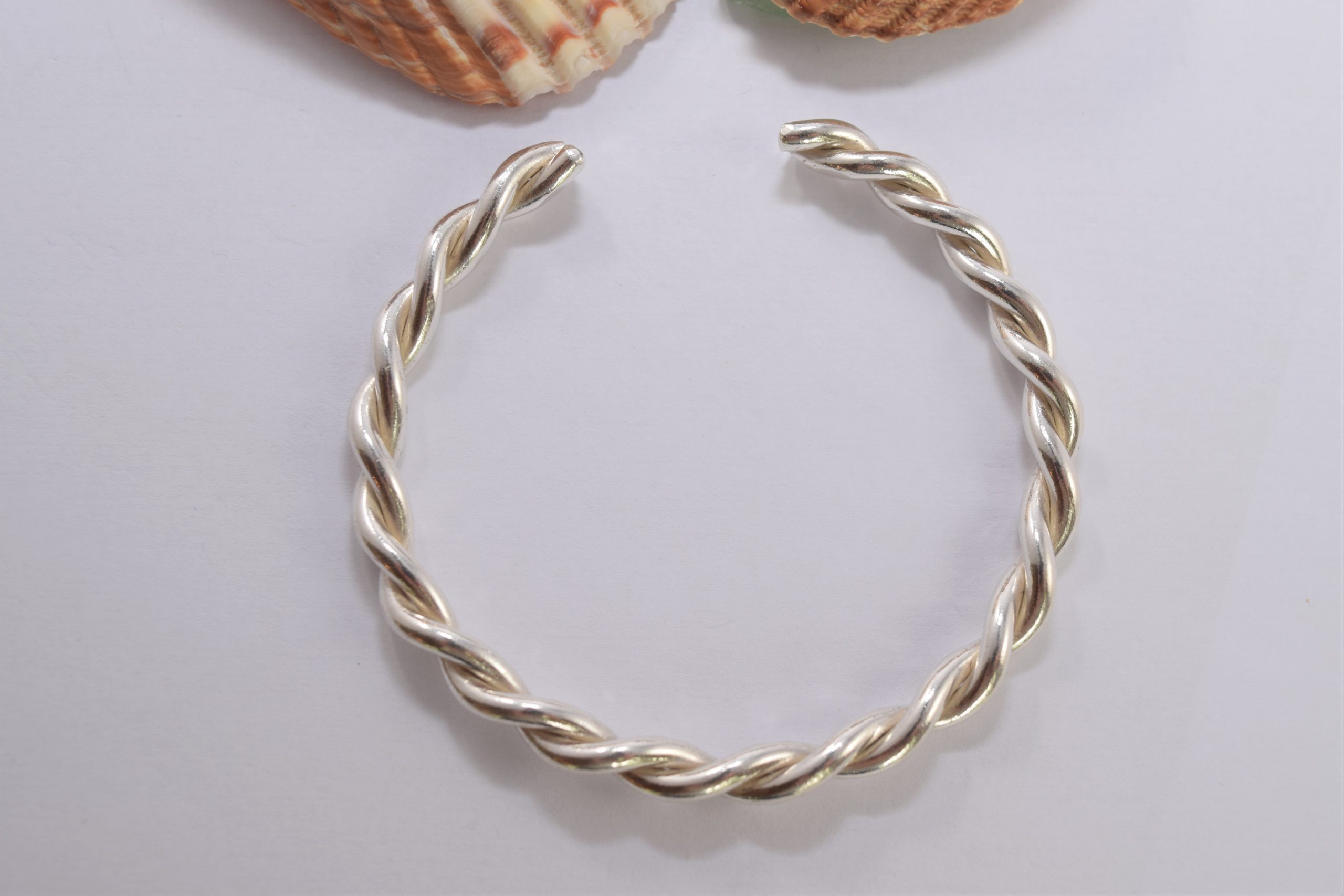 BA07. Twisted open bangle - Image 2