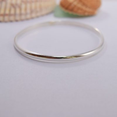 BA08. Plain silver round bangle
