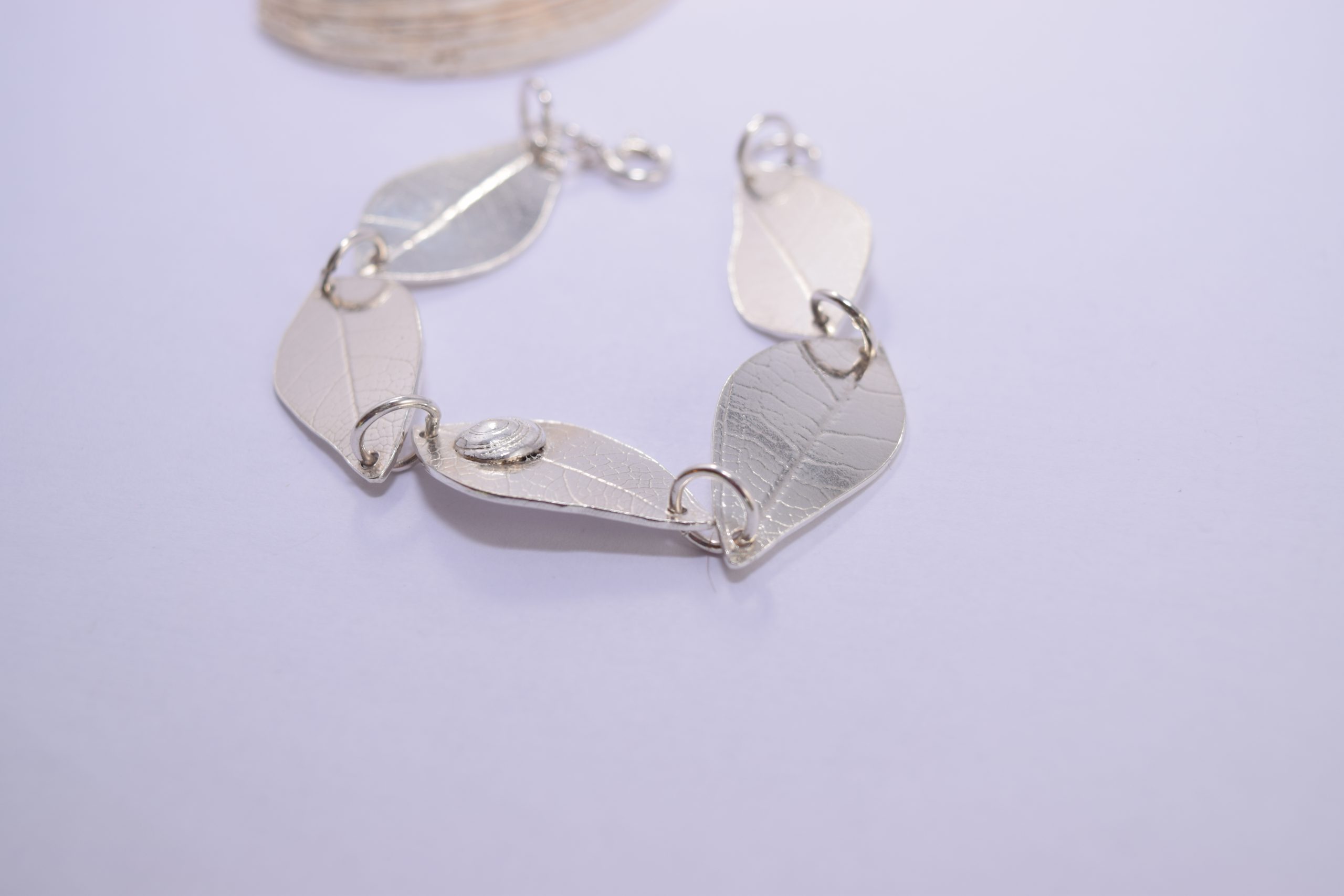 BR02. Leaf bracelet with snail detail - Image 3