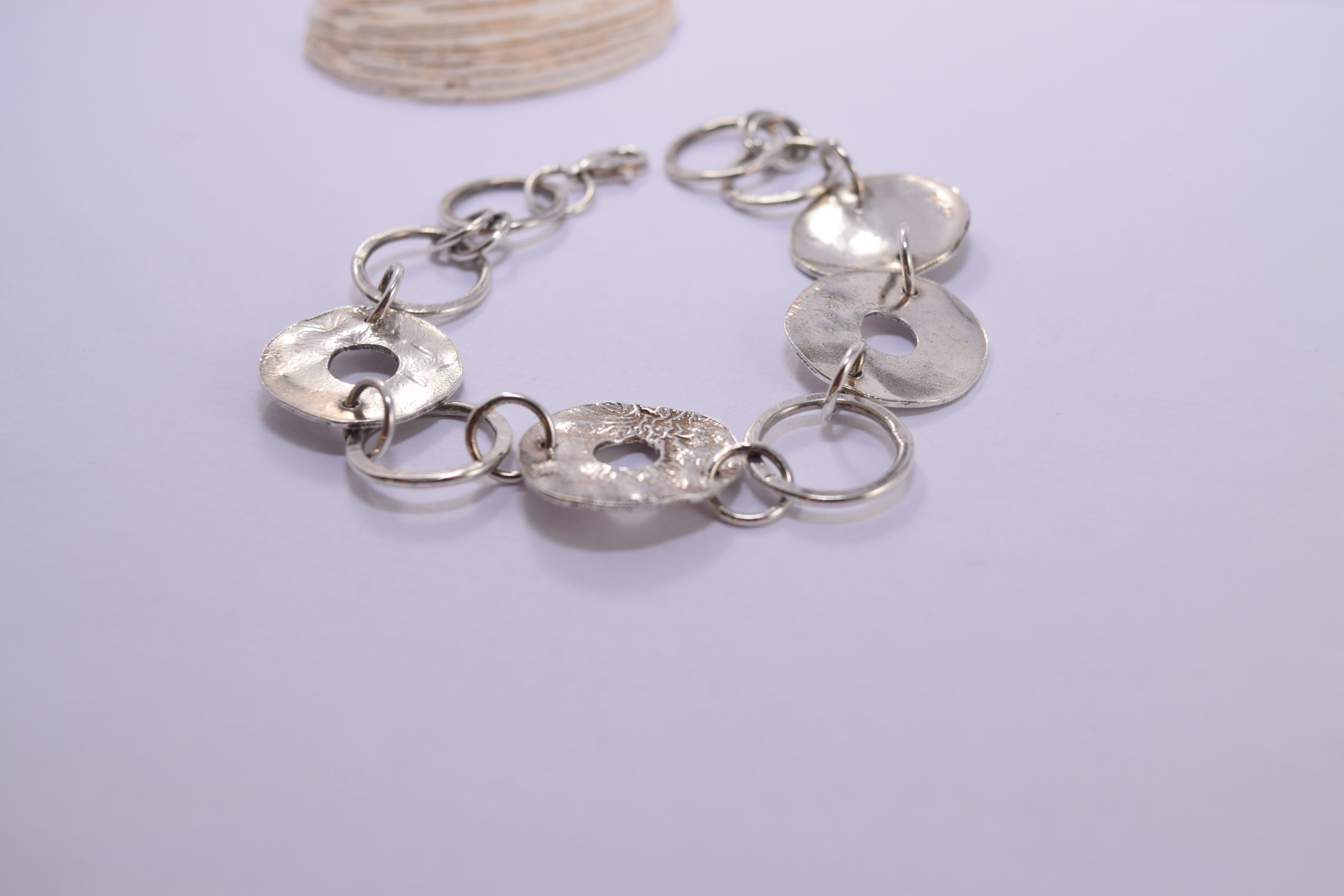 BR03. Reticulated silver circles bracelet - Image 2