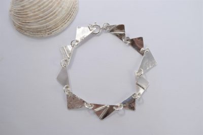 BR05. Silver bunting bracelet