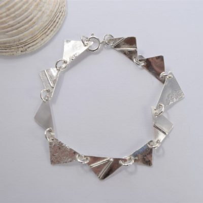 BR05. Silver bunting bracelet