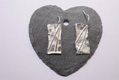 EA15. Reticulated oblong silver earrings