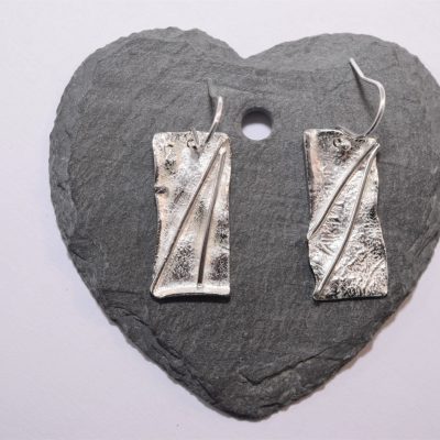 EA15. Reticulated oblong silver earrings