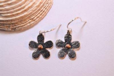 EA18. Silver daisies