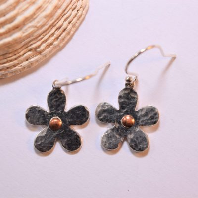 EA18. Silver daisies