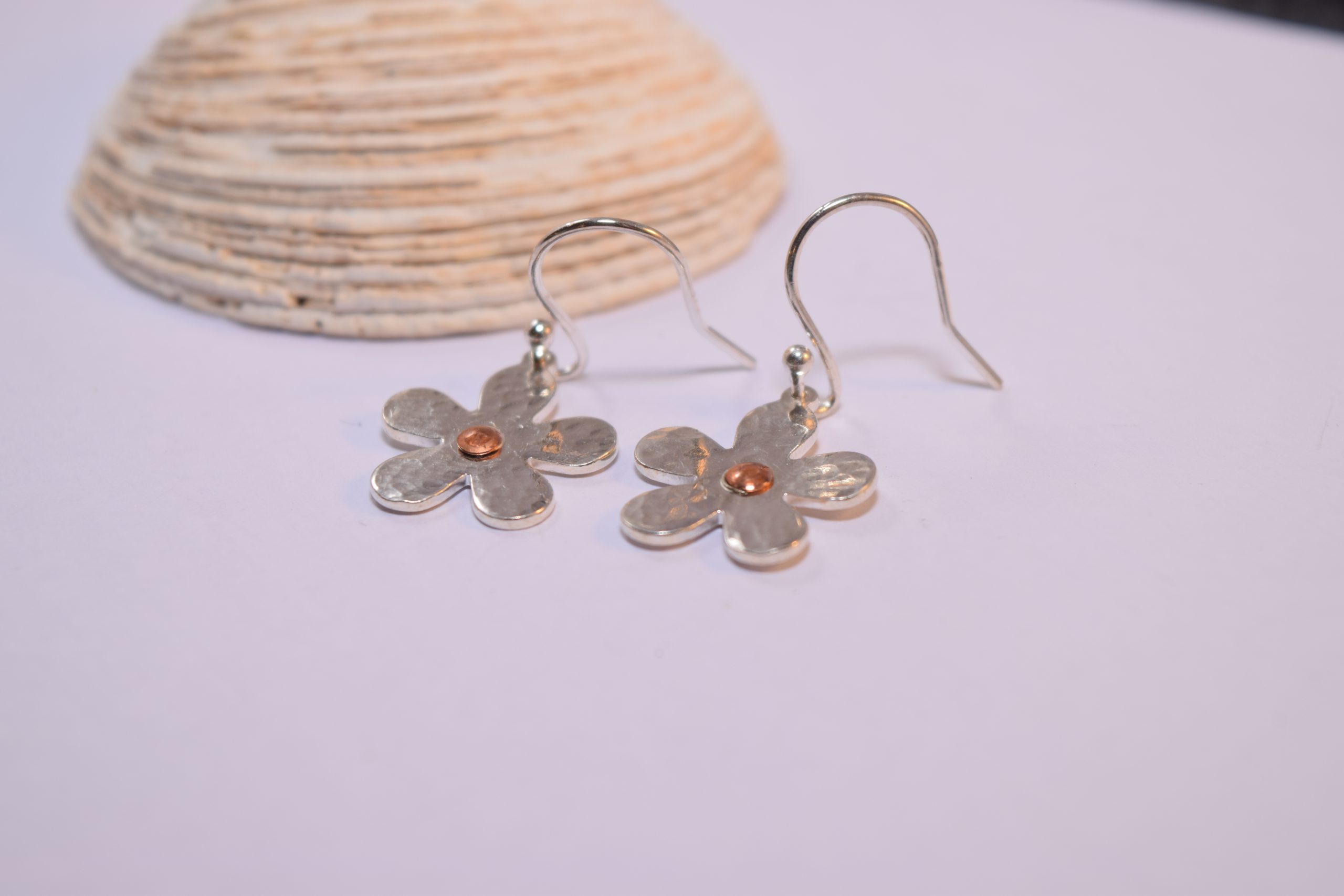 EA18. Silver daisies - Image 2