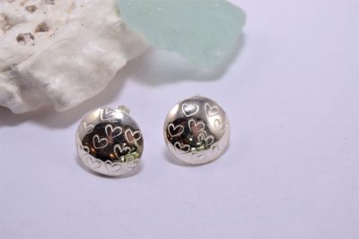 EA19. Silver heart studs