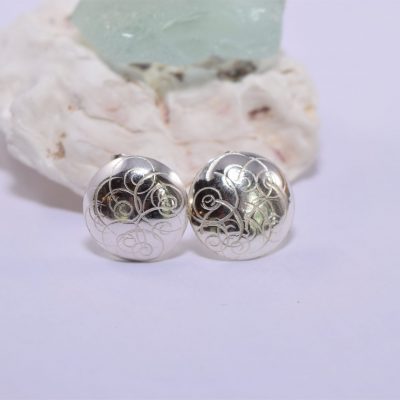 EA26. Swirly silver studs