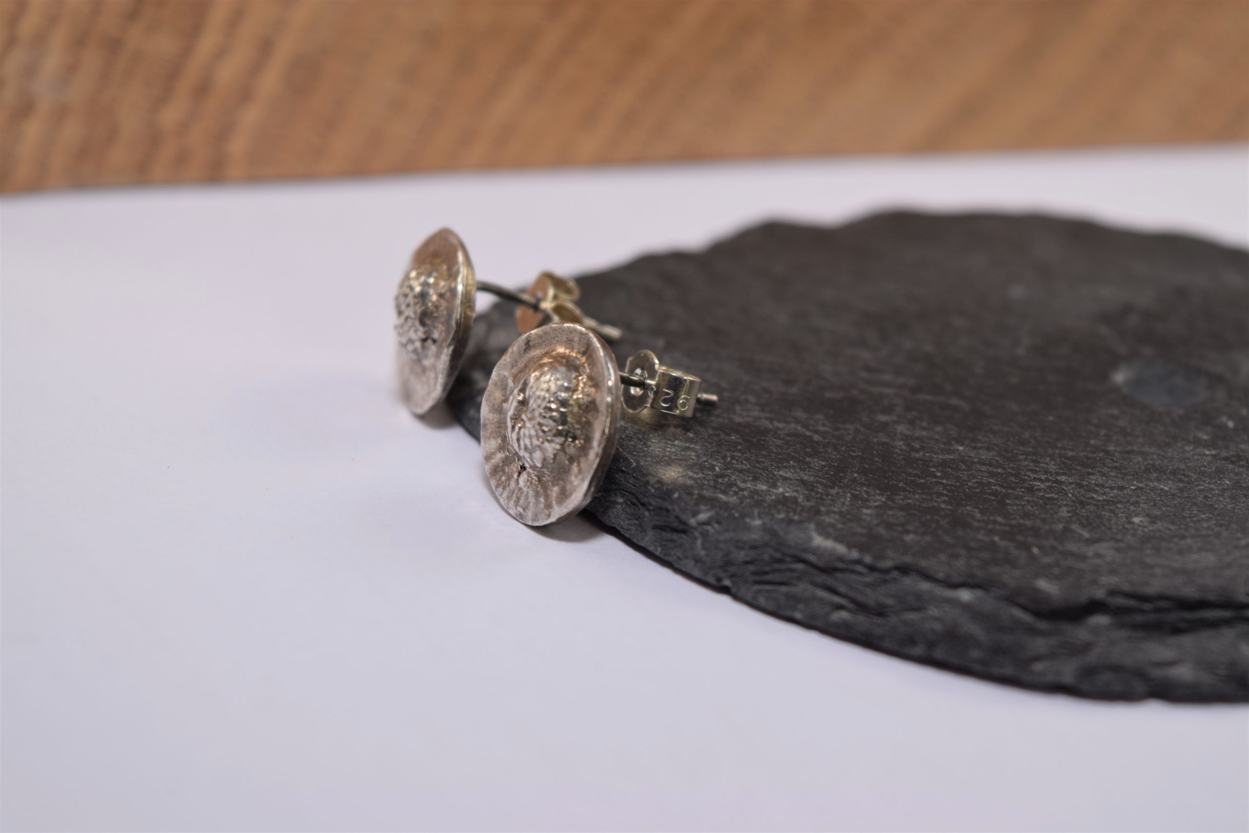 EA27. Silver daisy studs - Image 2