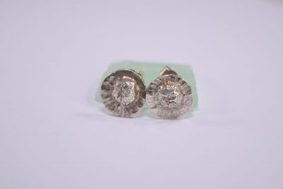 EA27. Silver daisy studs