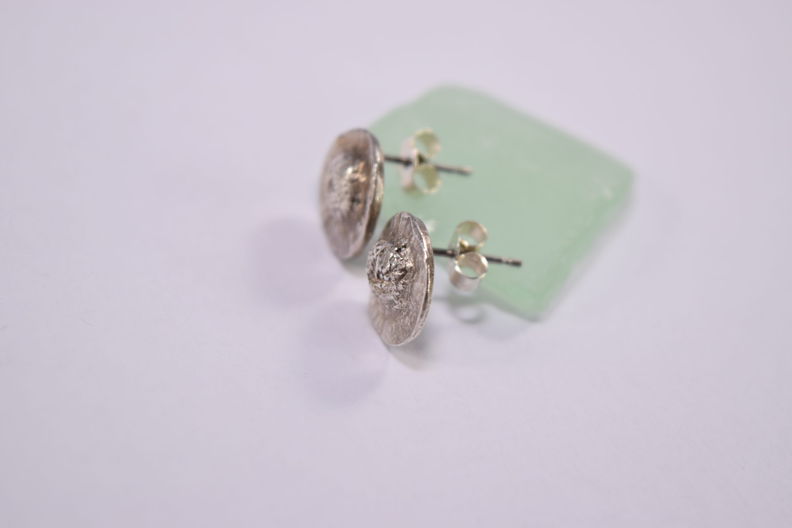 EA27. Silver daisy studs - Image 3