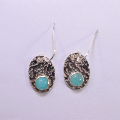 EA34. Hammered oval earrings with Amazonite stone