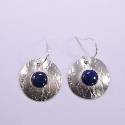 EA37. Textured circular silver earrings with Lapis Lazuli