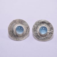 EA38. Reticulated silver circle earrings with Chalcedony stone