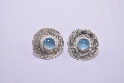 EA38. Reticulated silver circle earrings with Chalcedony stone
