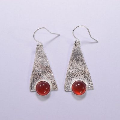 EA40. Reticulated drop triangles with a Carnelian stone