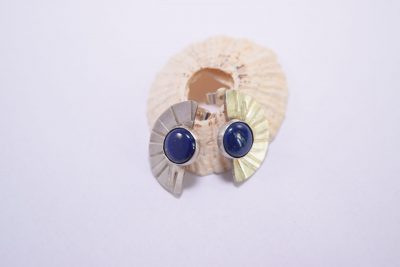 EA41. Half moon silver earrings with lapis Lazuli stone. Post back
