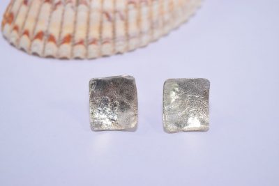 EA42. Reticulated oblong silver earrings with post back