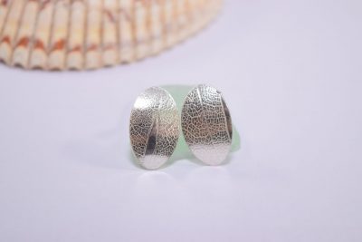 EA43. Oval curved leaf print post earrings