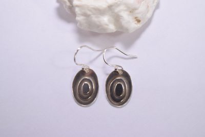 EA47. Layered oval silver earrings