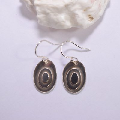 EA47. Layered oval silver earrings