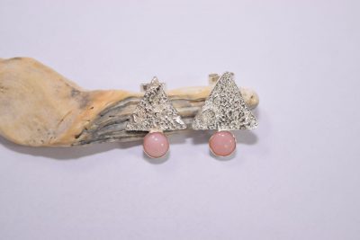 EA50. Reticulated stud triangles with pink opals