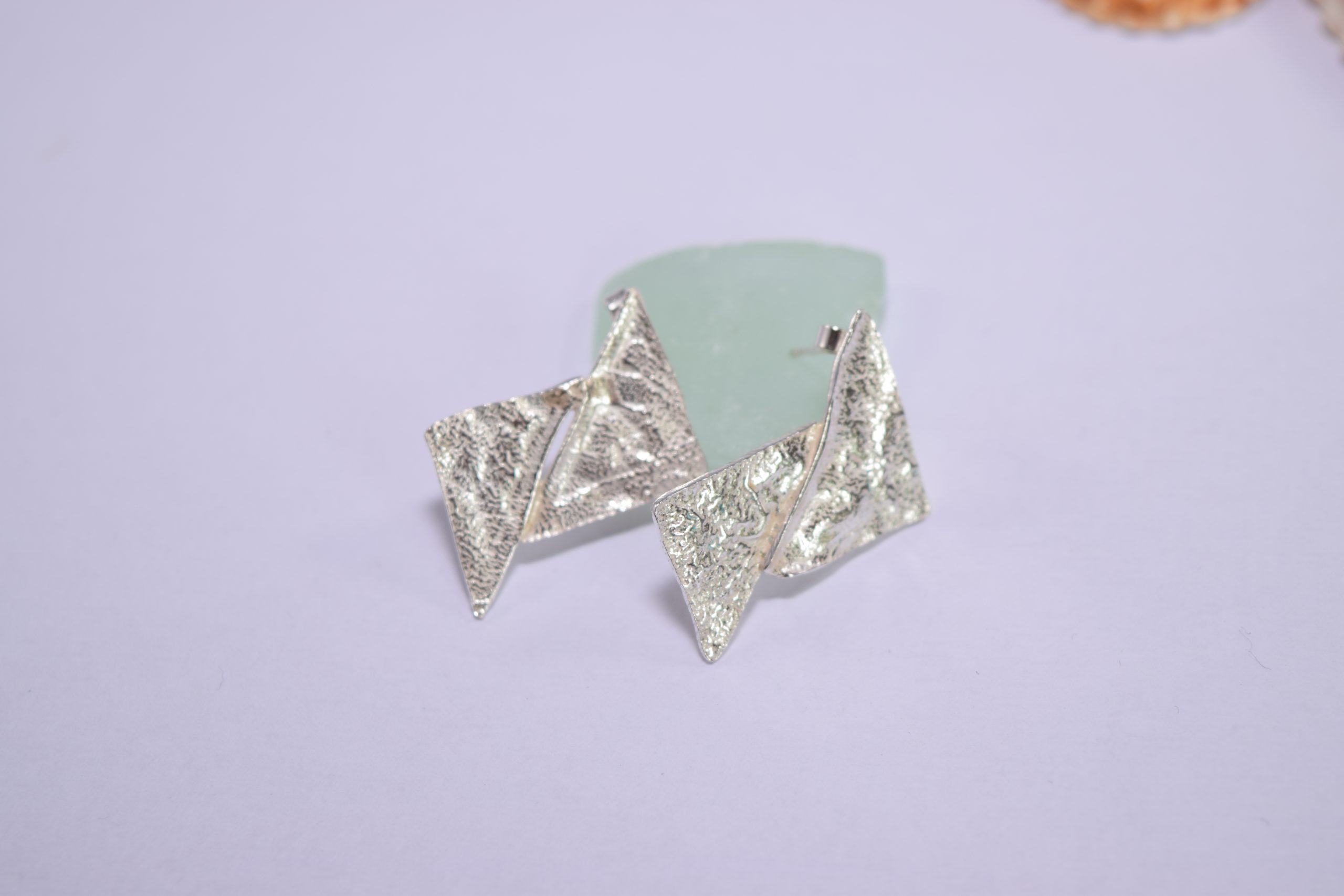 EA51. Reticulated triangles earrings - Image 2