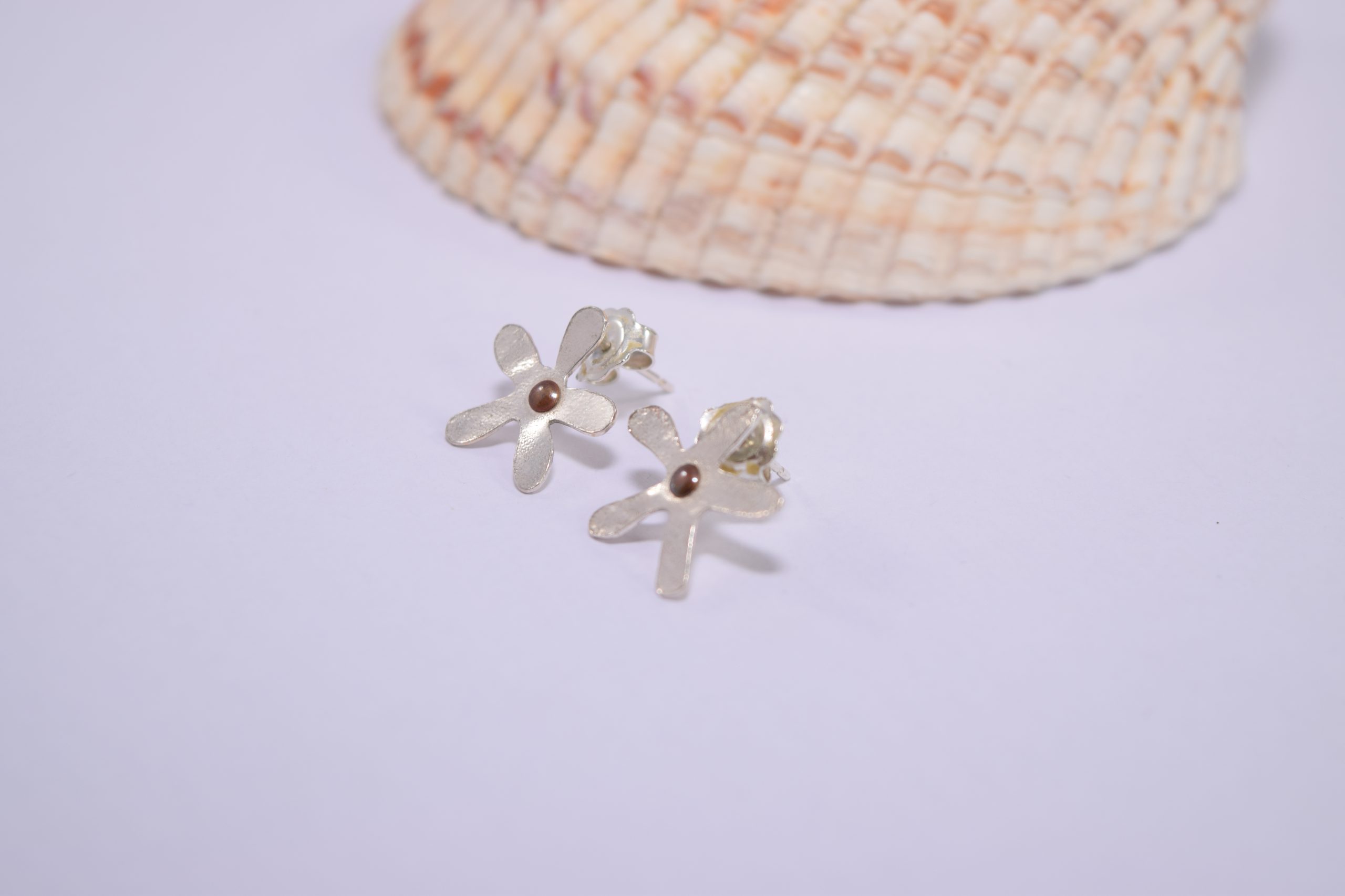 EA56. Daisy earrings with copper centre - Image 2