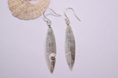 EA61. Silver leaf earring with snail detail