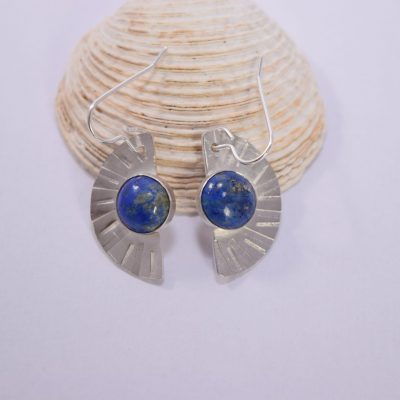 EA20. Half moon silver earrings with Lapiz Lasuli