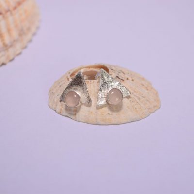 EA63. Reticulated small triangles with Rose Quartz stone.