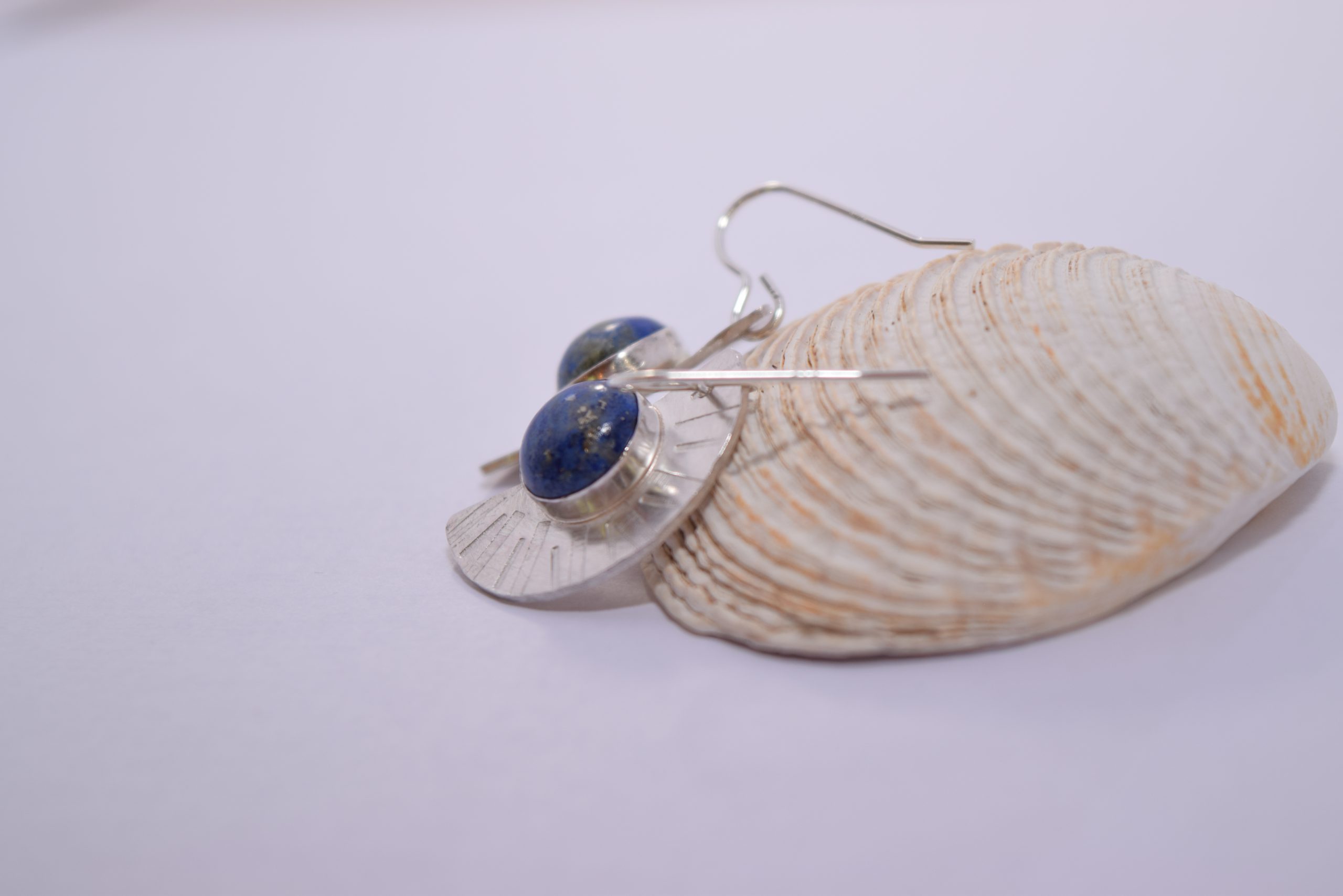 EA20. Half moon silver earrings with Lapiz Lasuli - Image 3