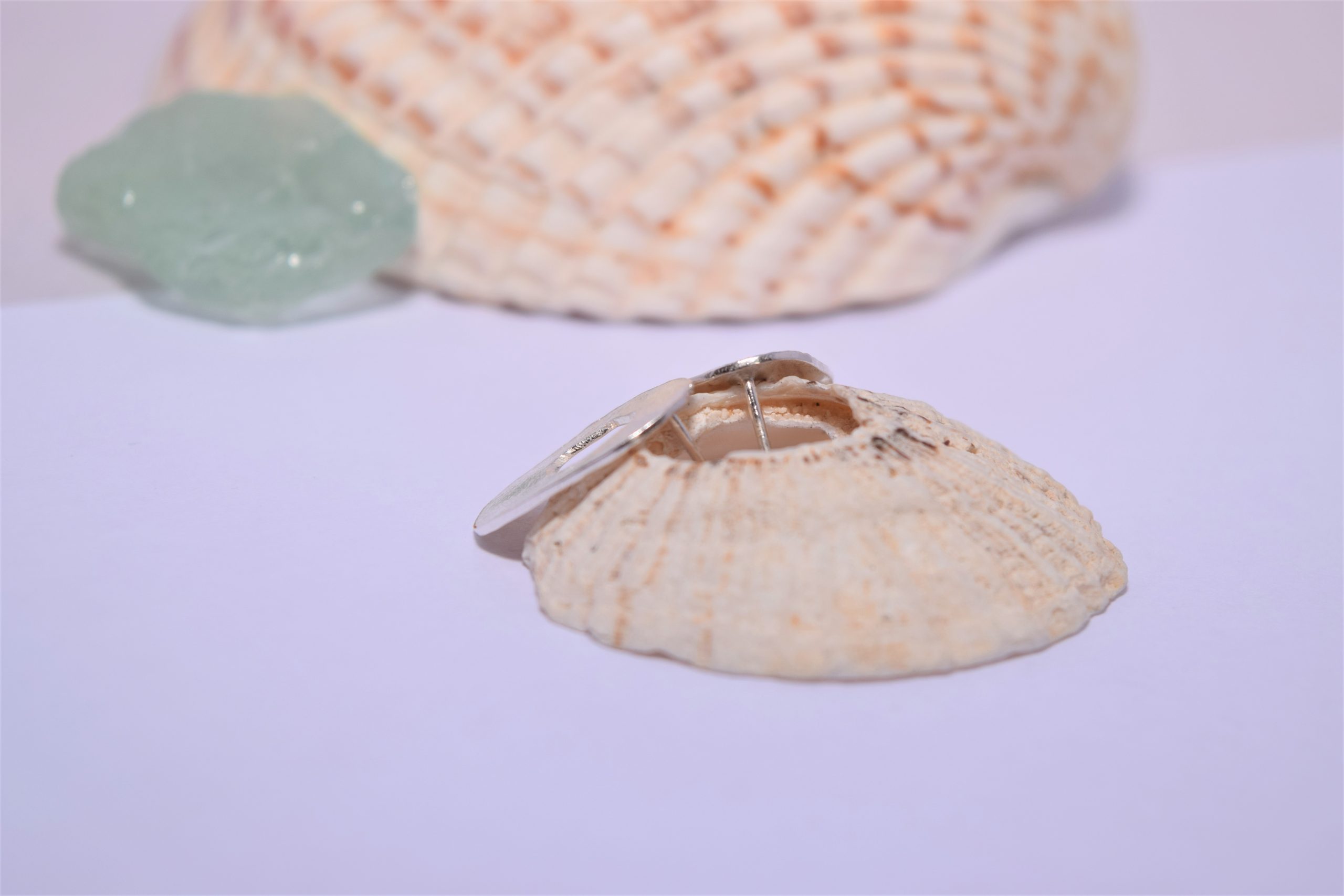 EA64. Reticulated silver oval cut out earrings - Image 3