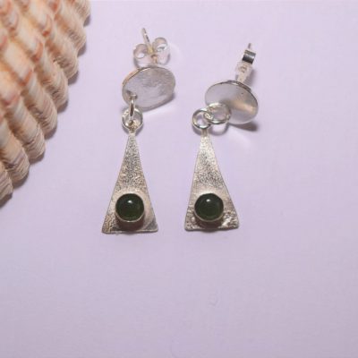 EA65. Silver reticulated disc and triangle earrings with Moss Agate stone