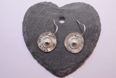 EA80. Layered reticulated silver circles earrings