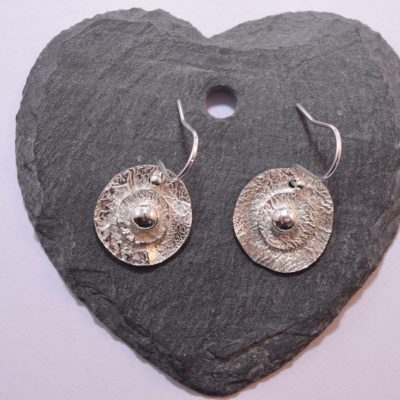 EA80. Layered reticulated silver circles earrings