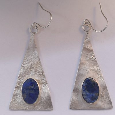 EA81. Lapis Lazuli and reticulated silver long triangle earrings