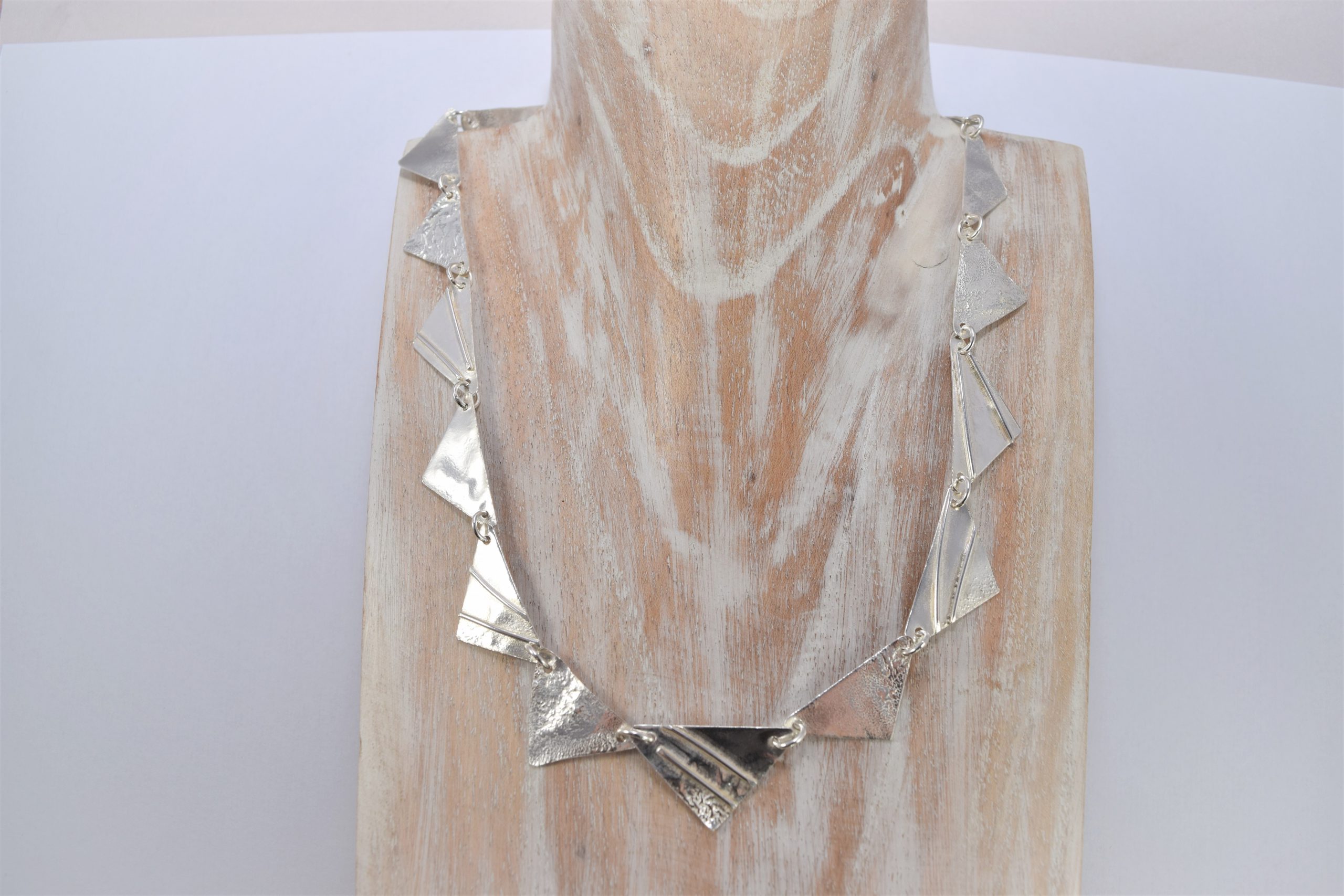 NP26. Reticulated triangles necklace - Image 4