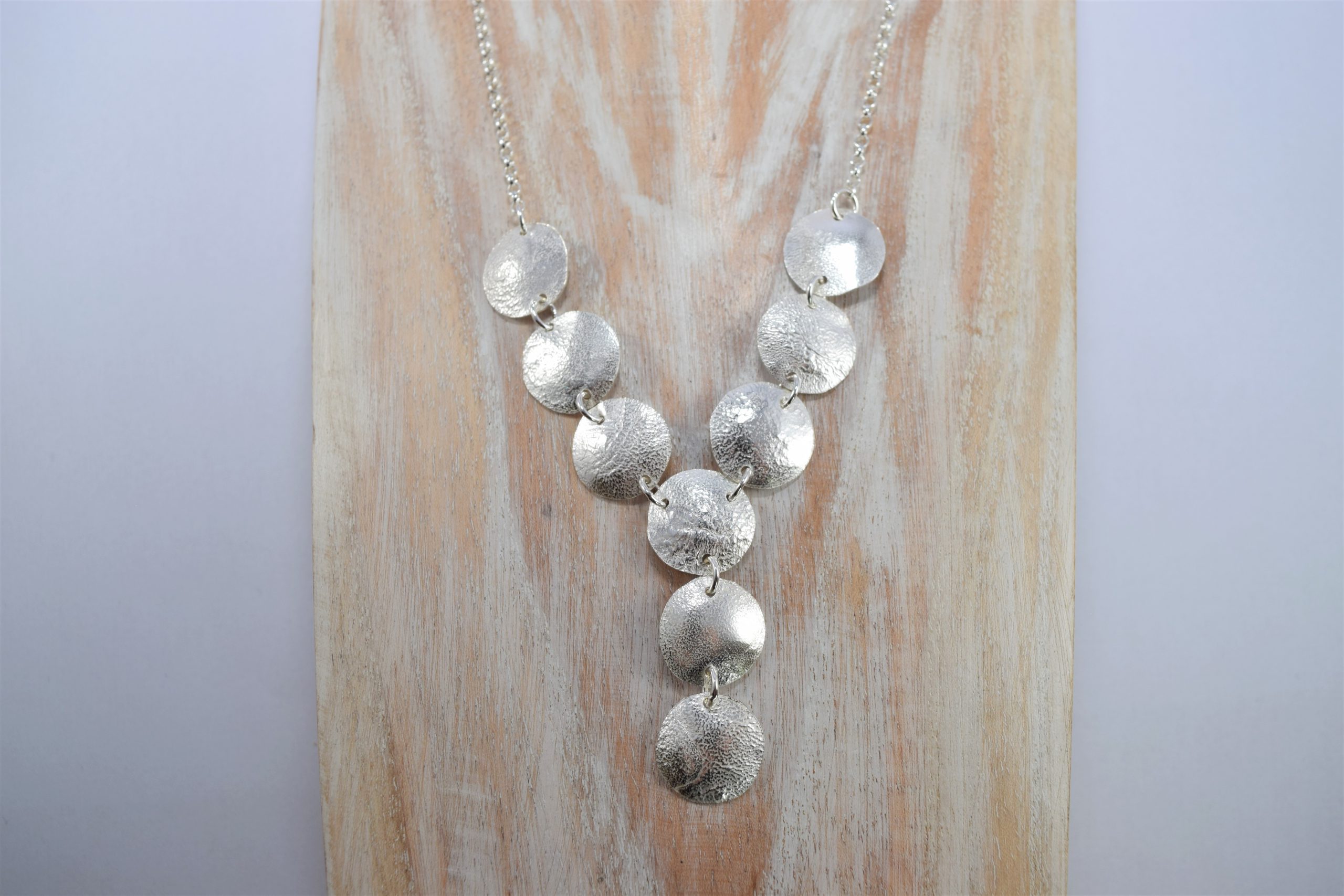 NP29. Reticulated silver circles dangly necklace - Image 3