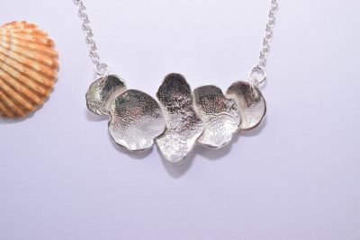 NP31. Reticulated silver disks necklace
