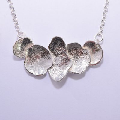 NP31. Reticulated silver disks necklace