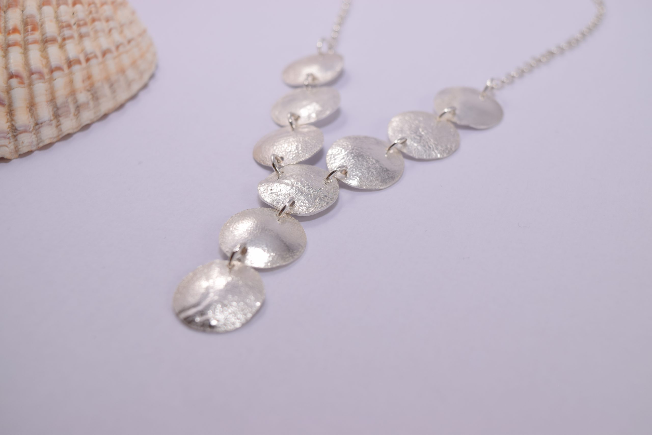 NP29. Reticulated silver circles dangly necklace - Image 2