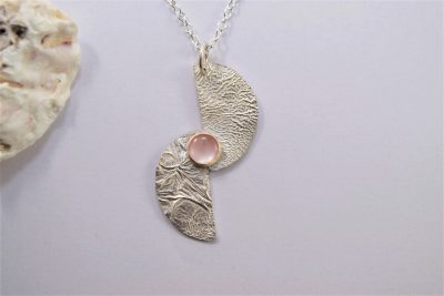 NP40. Reticulated half moons pendant with Mother of Pearl